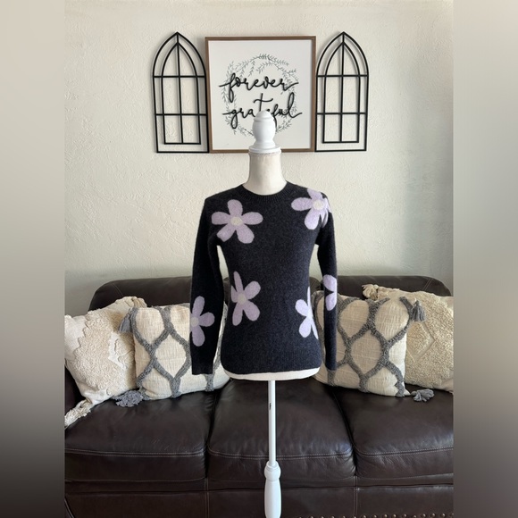 Saks Fifth Avenue Gray 100% Cashmere Crew Neck Sweater With Lavender Daisies - Picture 14 of 14